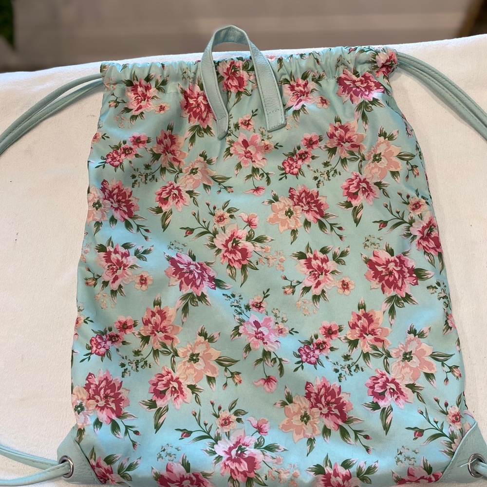 Backpack - Picture 4 of 5